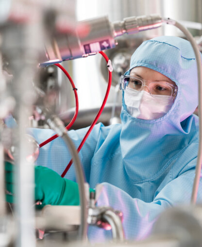 Woman working in a pharmaceutical lab.